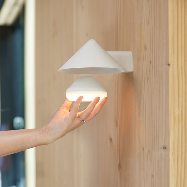 Grasp Wall Lamp oppladbar, matt white, FRANDSEN