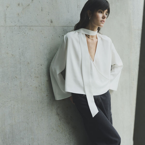 LR-UME 3 | Star White | Bluse, Levet&eacute; Room