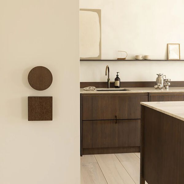 KLOSS Lysbryter, varm eik, Kjaer + Loege