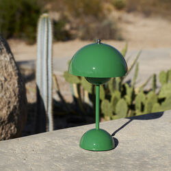 Flowerpot VP9 oppladbar bordlampe, signal green, &Tradition