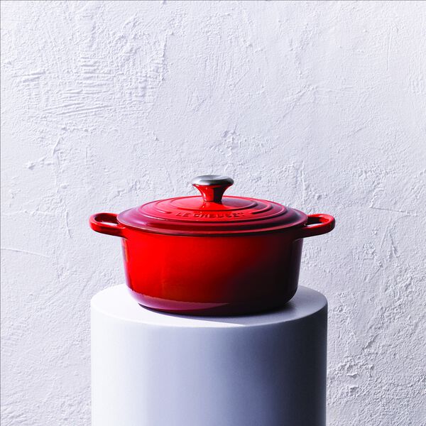 Signature st&oslash;pejern rund gryte &Oslash; 26 cm, cerise, Le Creuset