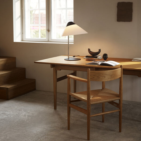 HJW02 Opala Table Lamp Midi, black, Carl Hansen & S&oslash;n