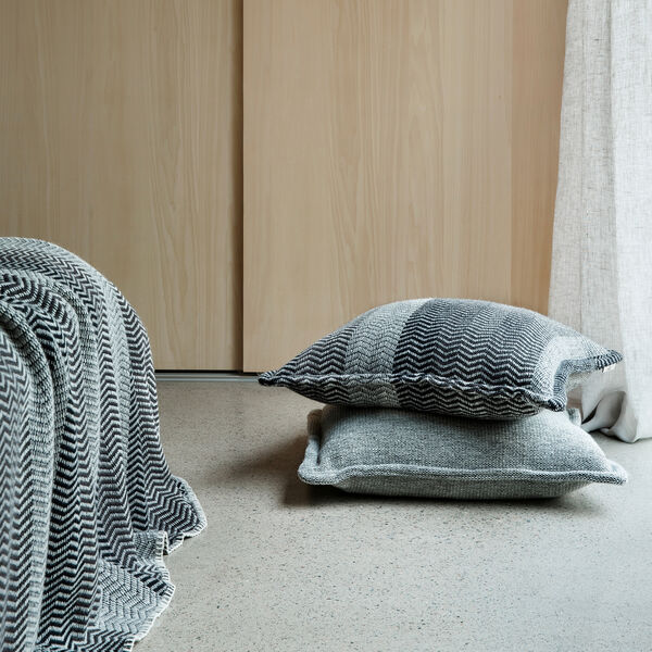 Fri Pute, Gray Day, R&oslash;ros Tweed