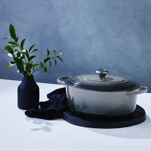 Signature st&oslash;pejern oval gryte &Oslash; 31 cm, flint, Le Creuset