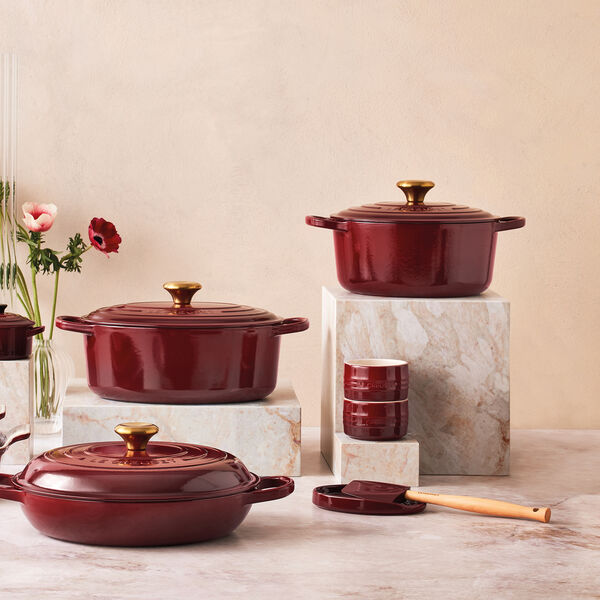 Oval gryteskjeholder, garnet, Le Creuset