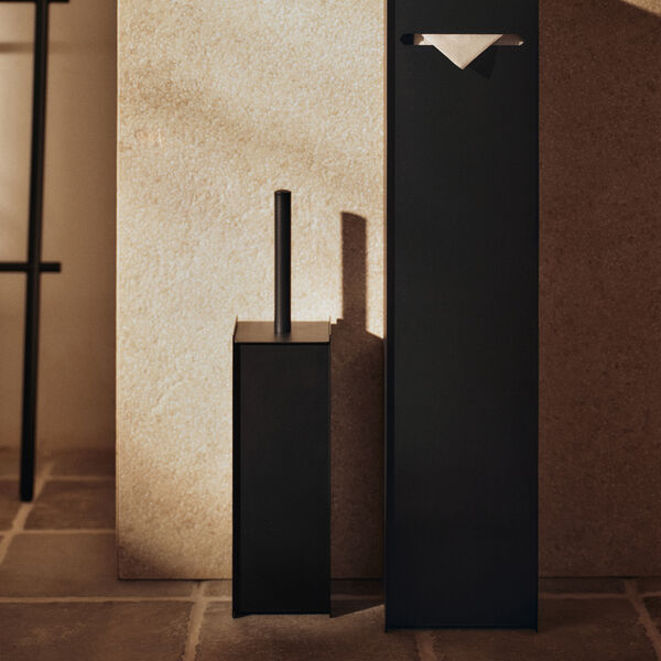 Sama&nbsp;toalettb&oslash;rste, black, Ferm Living