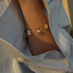 Clover Charm, gull, WHO IS SHE