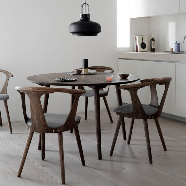 In Between SK2 stol, r&oslash;kt eik/gr&aring;, &Tradition