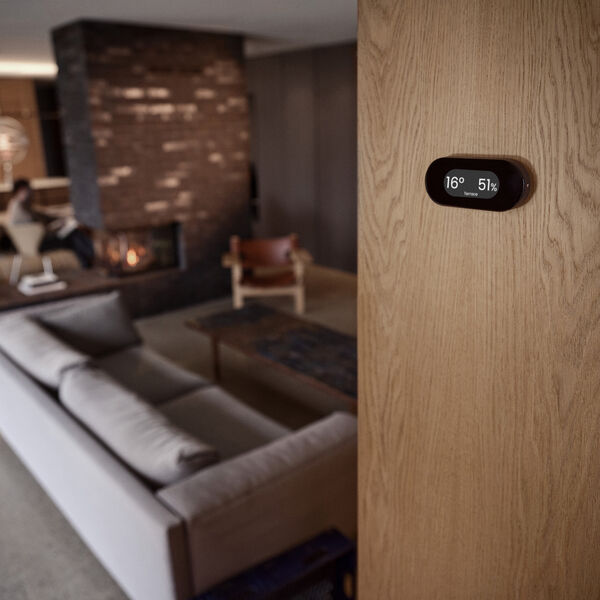 Klimastasjon, svart, Jacob Jensen