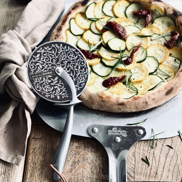 Pizzaskj&aelig;rer, Made by Mama