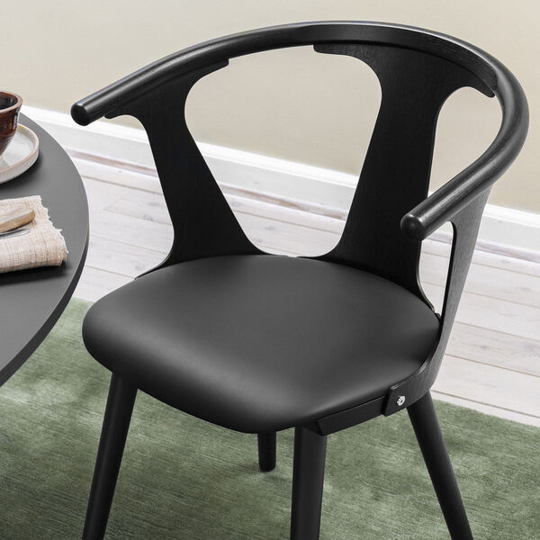 In Between SK2 stol, sort, &Tradition