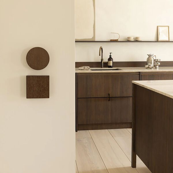 KLOSS Dobbel Impulsbryter, varm eik, Kjaer + Loege