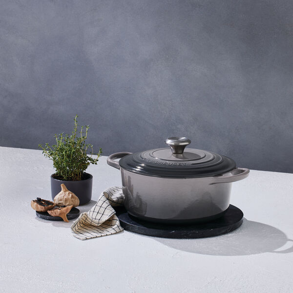 Signature rund gryte &Oslash; 24 cm, flint, Le Creuset