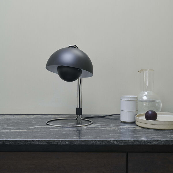Flowerpot VP4 | Matt Black | Bordlampe, &Tradition