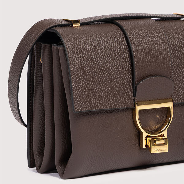 Arlettis, brunette, Coccinelle