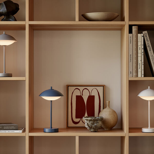 Clam&trade; Portable Lamp, nine grey, Fritz Hansen