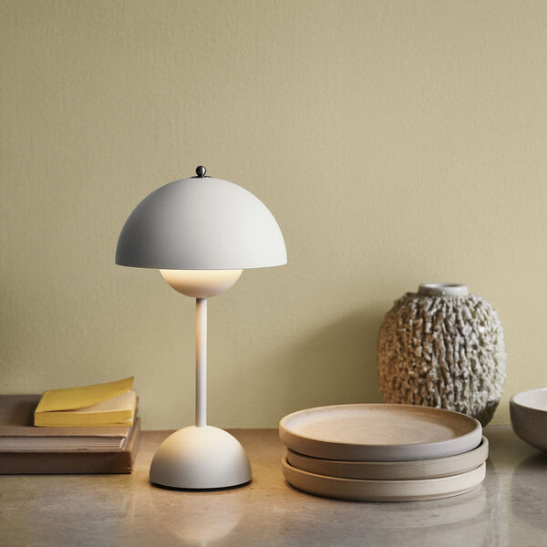 Flowerpot VP9 oppladbar bordlampe, matt light grey, &Tradition