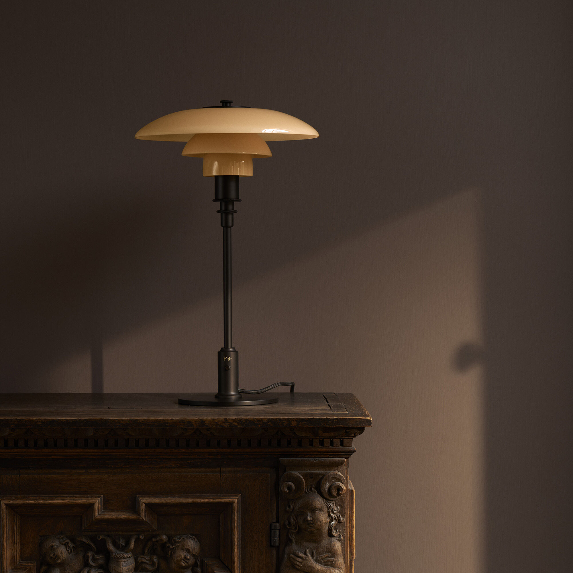 Kjøp PH 3/2 Dusty Terracotta Limited Edition bordlampe fra Louis