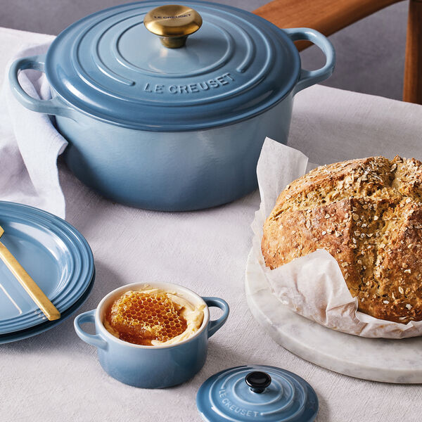 Signature rund gryte Ø 24 cm, chambray, Le Creuset