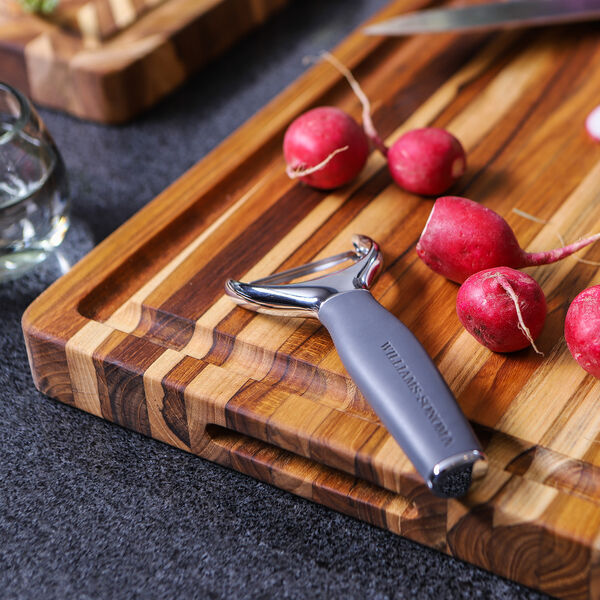 Skj&aelig;rebrett med saftrille Medium, TeakHaus