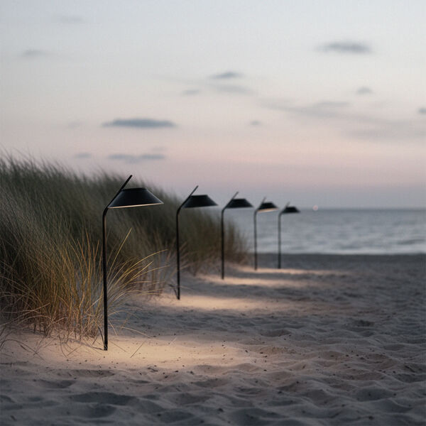 Vinkel Solcellelampe spyd, black, Stelton