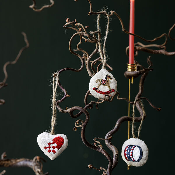 Julepynt klassiske motiver: Hjerte, gyngehest og tromme, hvit Julepynt klassiske motiver: Hjerte, gyngehest og tromme, hvit, Langkilde & Søn