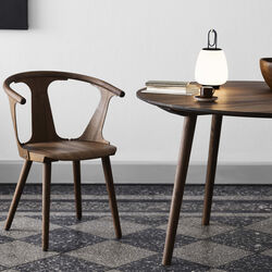 In Between SK1 stol, røkt eik, &Tradition