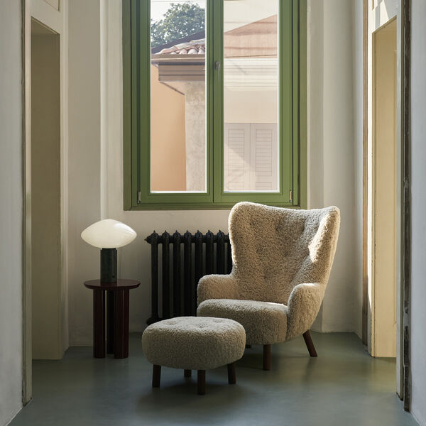 Petra VB3 Lounge Chair, Sheepskin Moonlight/oiled walnut, &Tradition