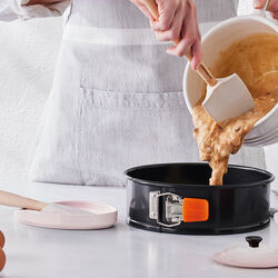 Oval gryteskjeholder, shell pink, Le Creuset