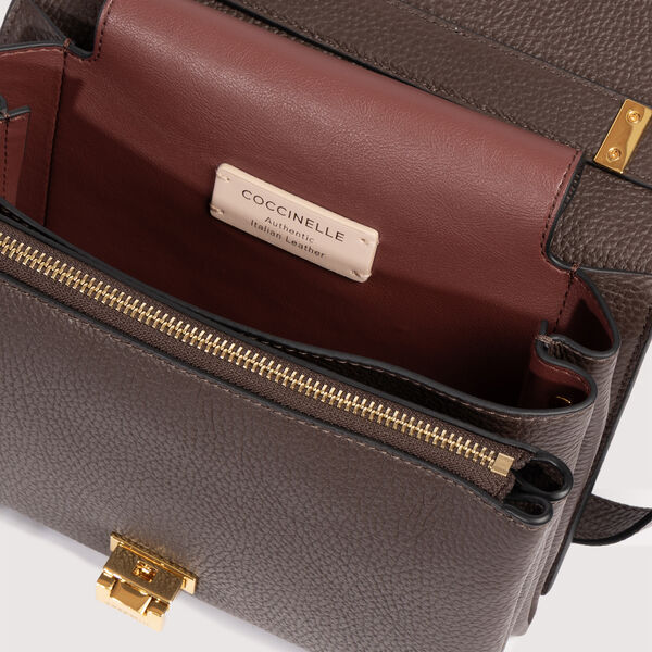 Arlettis, brunette, Coccinelle