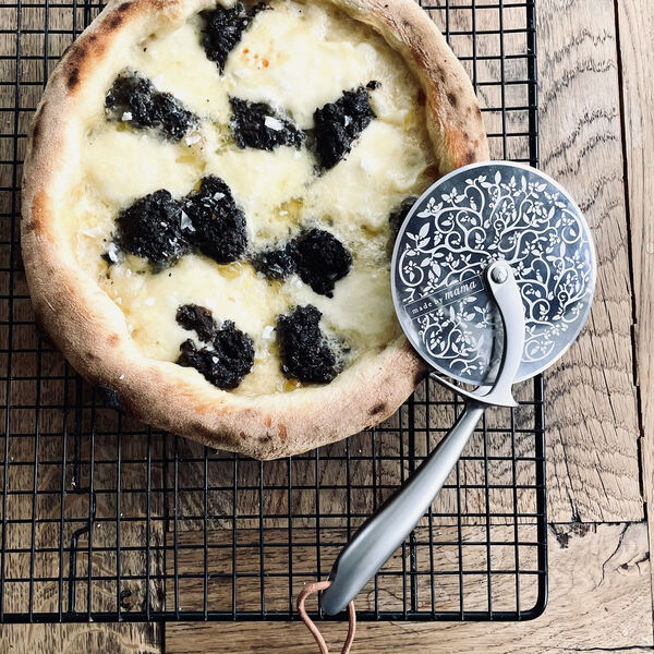 Pizzaskj&aelig;rer, Made by Mama