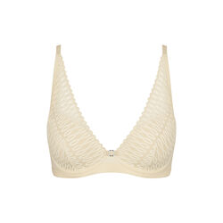 Aura Spotlight WP, Triumph