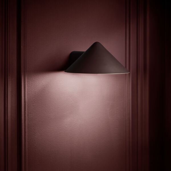 Grasp Wall Lamp oppladbar, matt beetroot, FRANDSEN