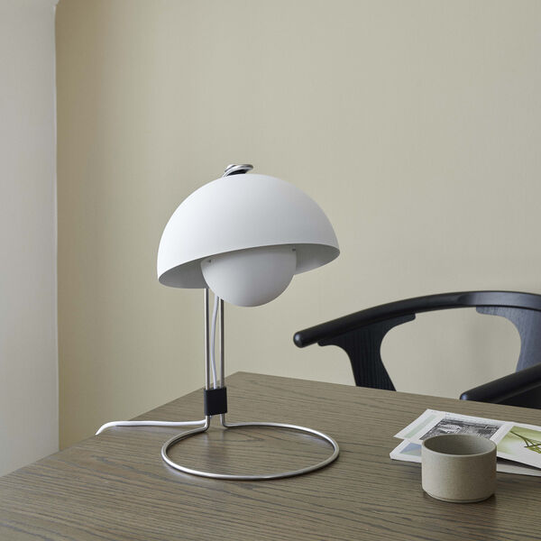 Flowerpot VP4 | Matt White | Bordlampe, &Tradition