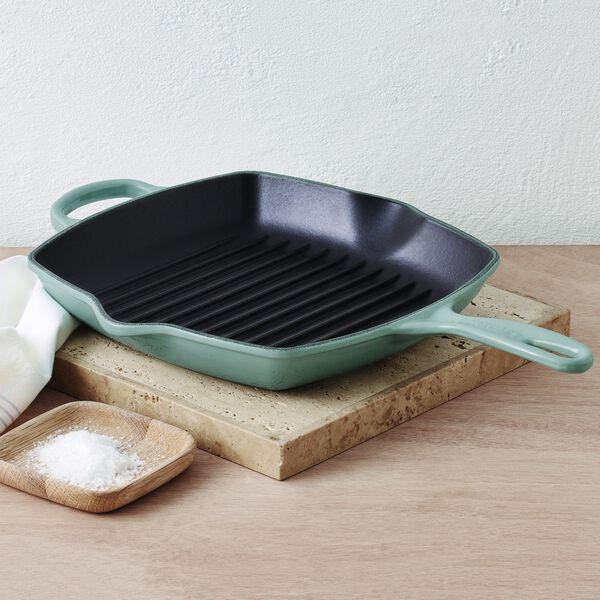 Signature st&oslash;pejern kvadratisk grillpanne 26 cm, sea salt, Le Creuset