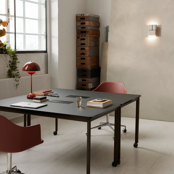 Tabata LN10 vegglampe, silk grey, &Tradition