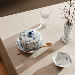 Musselmalt Riflet sk&aring;l med lokk og tallerken 38 cl, Royal Copenhagen