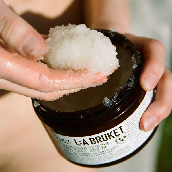 No. 063 havsaltskrubb, bergamot/patouli, L:a Bruket
