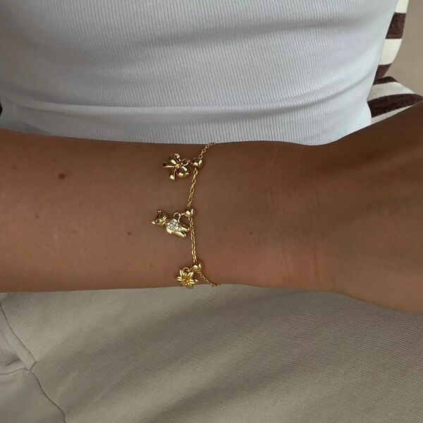 Cat Charm, gold, WHO IS SHE