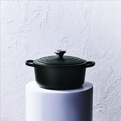 Signature st&oslash;pejern rund gryte &Oslash; 24 cm, matte black, Le Creuset