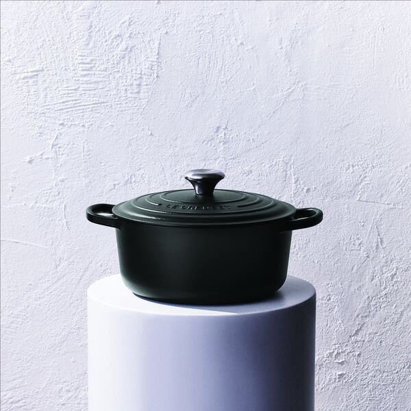 Signature st&oslash;pejern rund gryte &Oslash; 24 cm, matte black, Le Creuset