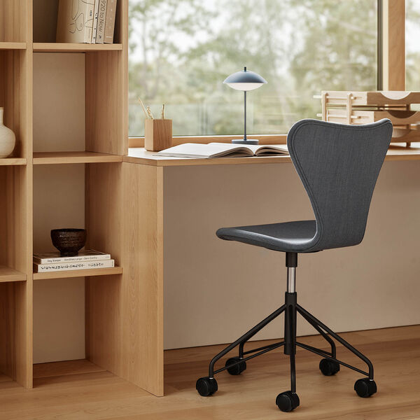 Clam™ Portable Lamp, dusk blue, Fritz Hansen