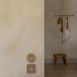 KLOSS Stikkontakt Kvadrat, natur eik, Kjaer + Loege