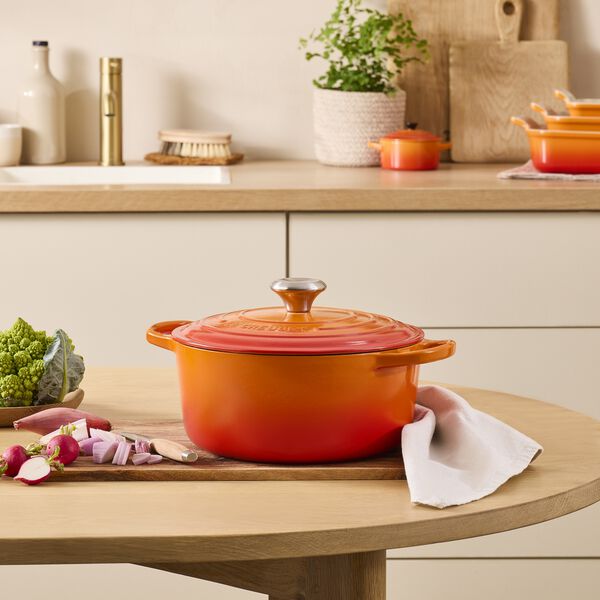 Signature st&oslash;pejern rund gryte &Oslash; 26 cm, volcanic, Le Creuset