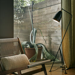 Gr&auml;shoppa Floor Lamp, black glossy, GUBI