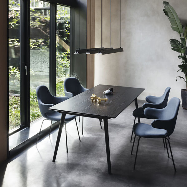 In Between SK5 spisebord, sort, &Tradition