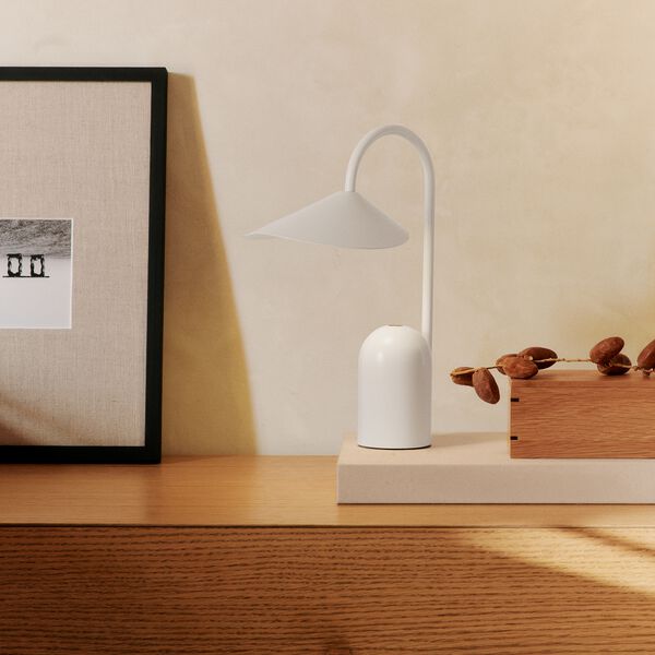 Arum Portable Lampe, white, Ferm Living